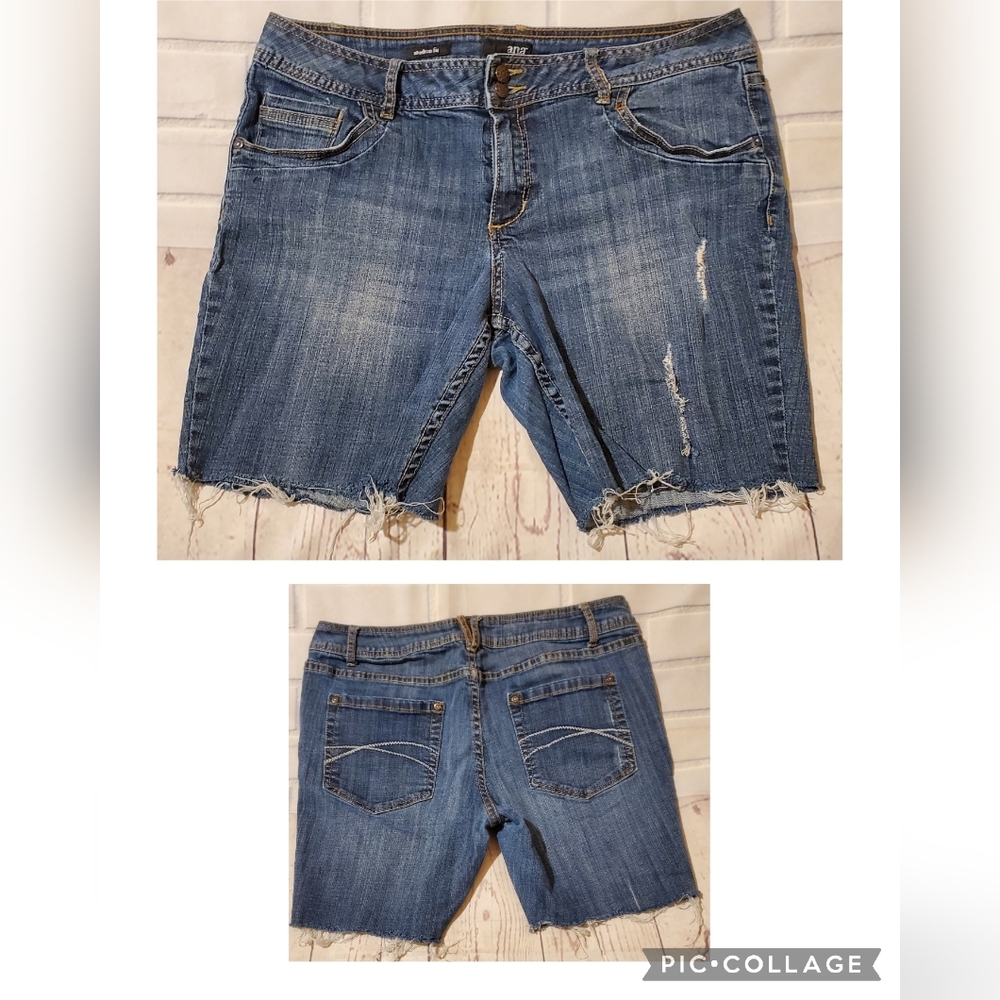 Womens Shorts - Picture 5 of 9